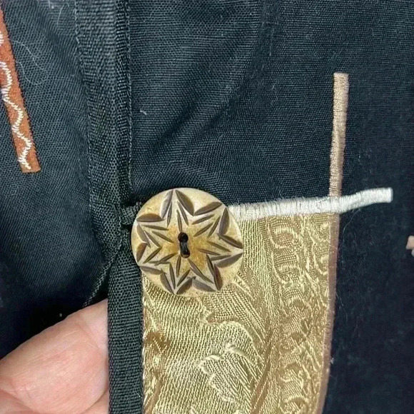 Alex Kim Womens Top Missy Black Gold M Tic Tac Toe Pattern Wooden Buttons Boxy - Picture 4 of 9